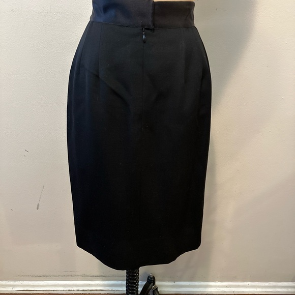 Chanel black wool skirt suit - Picture 11 of 12